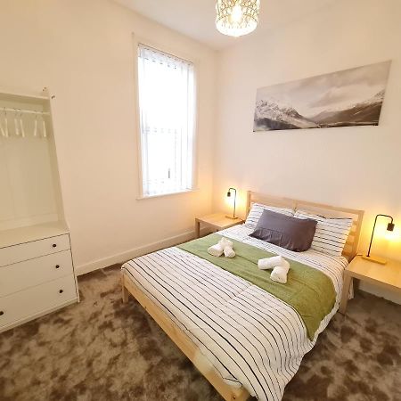 Large 3 Bed Flat, Free Parking Daire Newcastle upon Tyne Dış mekan fotoğraf
