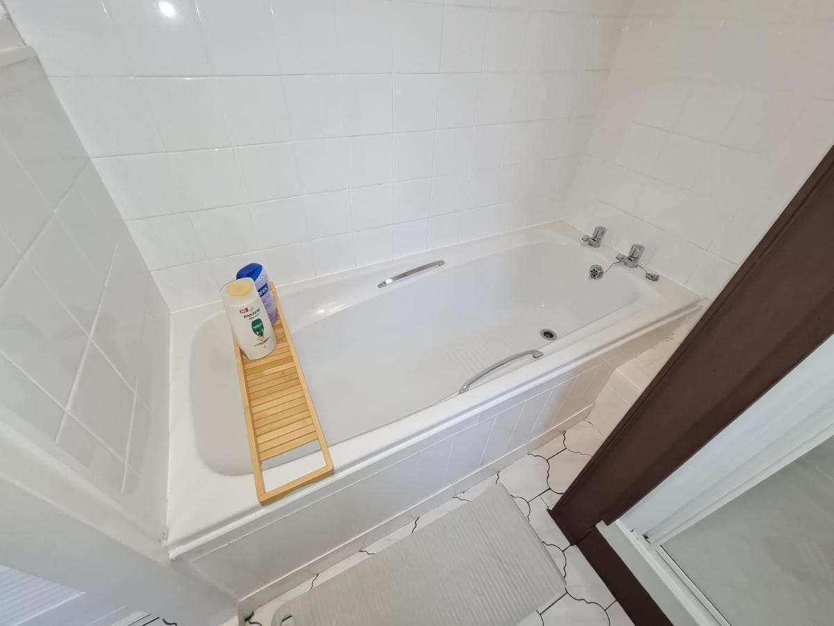 Large 3 Bed Flat, Free Parking Daire Newcastle upon Tyne Dış mekan fotoğraf